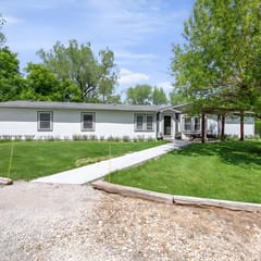Creekside Corner w/ Hot Tub - Spearfish