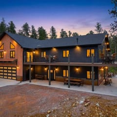 Sited Inn-Sleeps 18-Hot Tub-GreatViews-Spacious