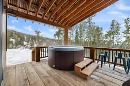 Cliffhanger-Sleeps 12-Hot tub-Skiing-Best views!