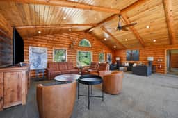Elk View Retreat - Sleeps 30 - 13 Bedroom - Image 4