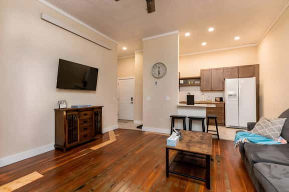Downtown Loft West - Image 1