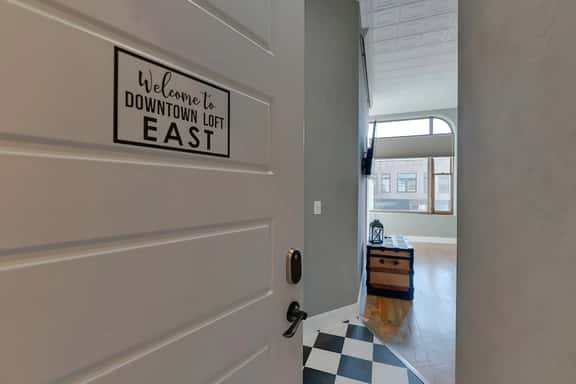 Downtown Loft East - Image 1