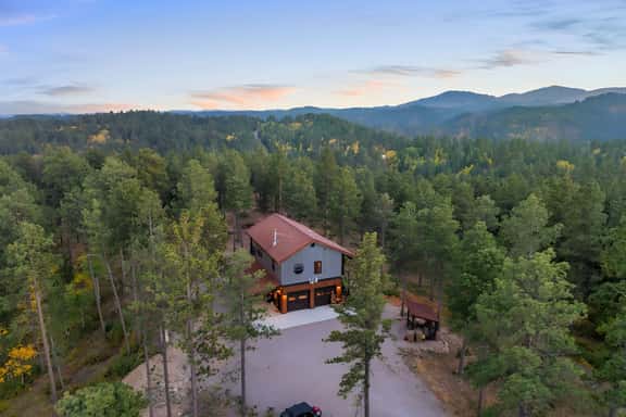Six Pines Lodge - Image 1