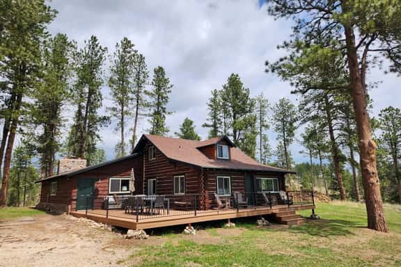 Refined Rustic: Pine Lodge + Private Bunkhouse - Image 1