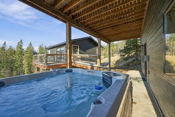 Summit Seeker - sleeps 20 - Image 1