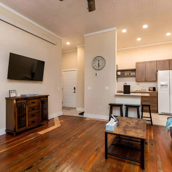 Downtown Loft West - Image 1