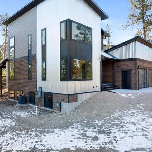 Huge Windows! Modern Powderhouse Pass Home - Image 1