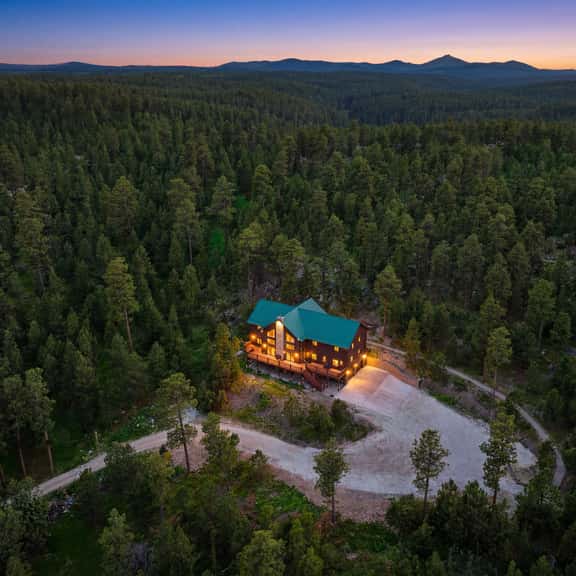 Elk View Retreat - Sleeps 30 - 13 Bedroom - Image 1