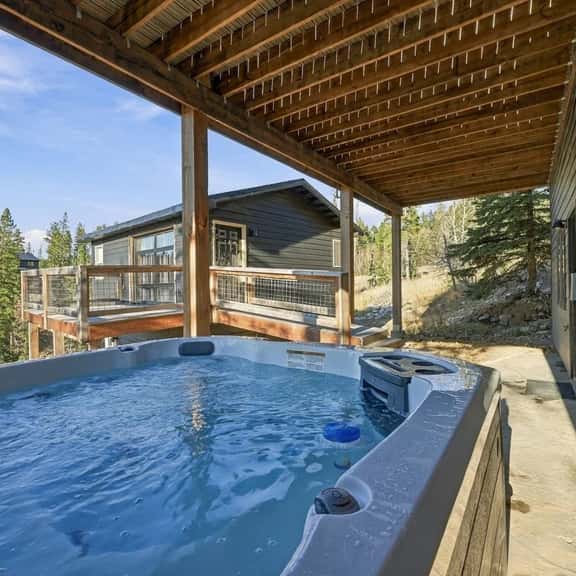 Summit Seeker - sleeps 20 - Image 1