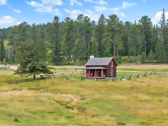 Juso Cabin-Sleeps 3. Great views! Quiet. Peaceful.