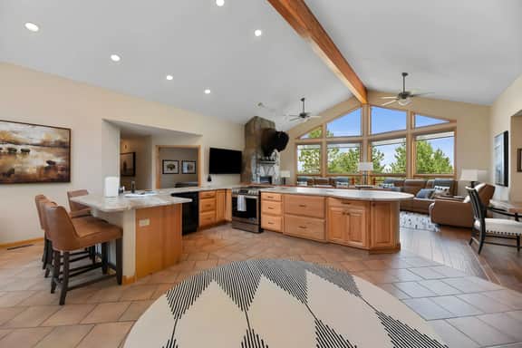 Largest Custer Lodge-Sleeps 22