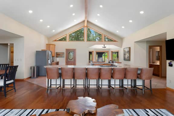 Largest Custer Lodge-Sleeps 22