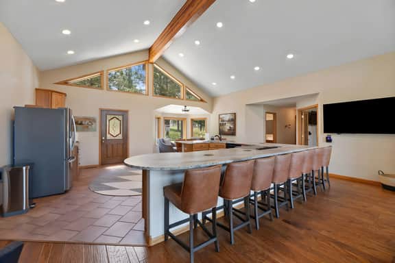 Largest Custer Lodge-Sleeps 22
