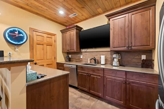 Largest Black Hills Lodge - Sleeps 30 - 13 Bedroom