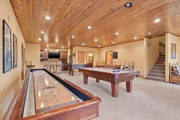 Largest Black Hills Lodge - Sleeps 30 - 13 Bedroom