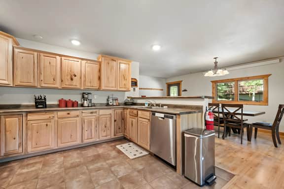 Grizzly Trail Lodge