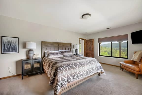 The Deadwood Lookout-Sleeps 22