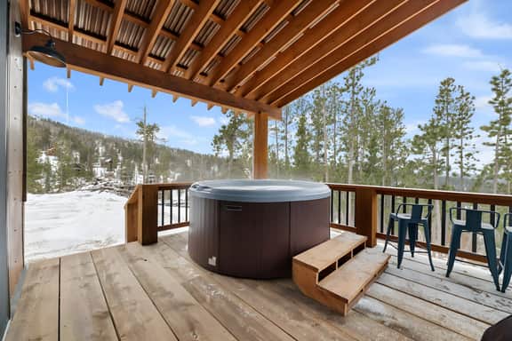 Cliffhanger-Sleeps 12-Hot tub-Skiing-Best views!