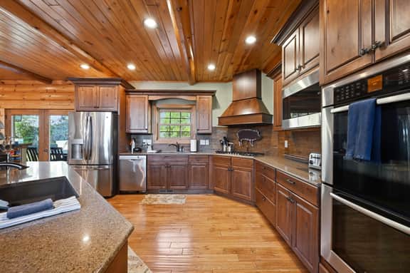 Elk View Retreat - Sleeps 30 - 13 Bedroom - Image 3