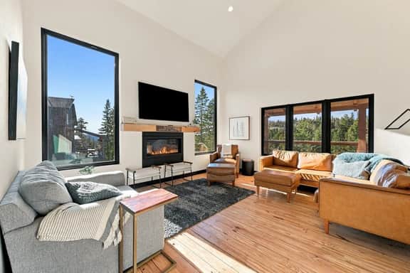 Summit Seeker - sleeps 20 - Image 2