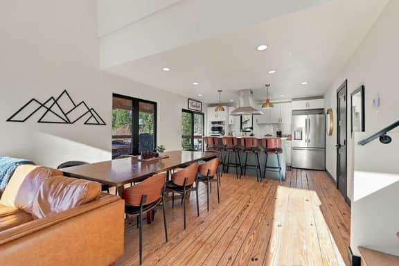 Summit Seeker - sleeps 20 - Image 4