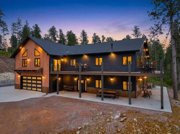 Sited Inn-Sleeps 18-Hot Tub-GreatViews-Spacious